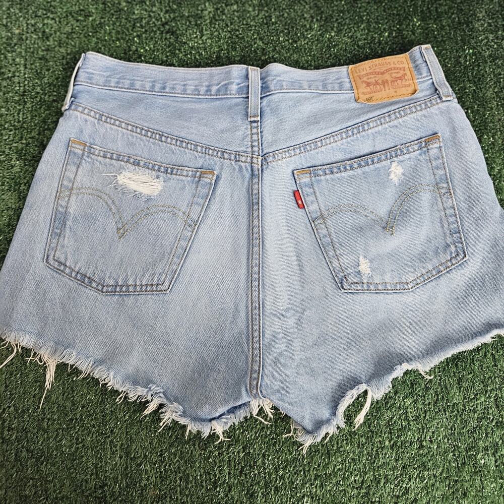 Levi's 501 Women Shorts W30(32) Blue Denim Cut Off Distressed Frayed Button Fly - Picture 6 of 13